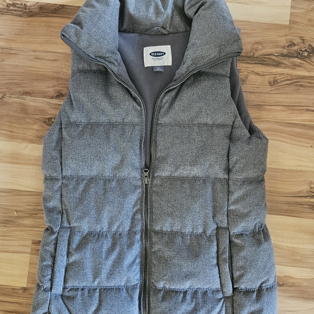 NEW - Old Navy - Grey Puffer Vest - XS